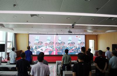 觀看閱兵式(?。?JPG 觀看閱兵式(小).JPG